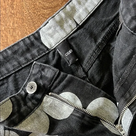 CIDER | Floral Black and Gray Jeans | CURVE & PLUS - Picture 2 of 5